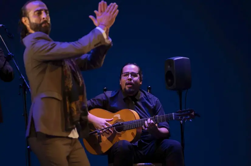 El guitarrista mexicano Daniel Mej&iacute;a concede una entrevsita a Efe. EFE/Rafa Alcaide