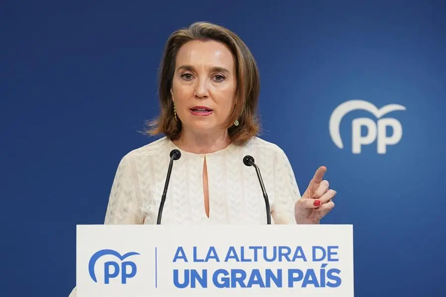 La secretaria general del PP, Cuca Gamarra, durante la rueda de prensa ofrecida este s&aacute;bado en la sede del PP en Madrid. EFE / Diego Puerta