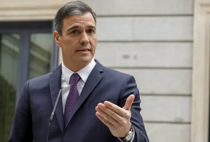 El presidente del Gobierno, Pedro S&aacute;nchez, este martes tras asistir al acto institucional del D&iacute;a de la Constituci&oacute;n en el Congreso de los Diputados. EFE/Chema Moya
