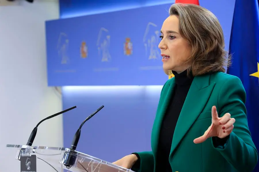 La portavoz parlamentaria del PP, Cuca Gamarra, durante la rueda de prensa que ha ofrecido este martes en el Congreso. EFE/ Zipi Aragon