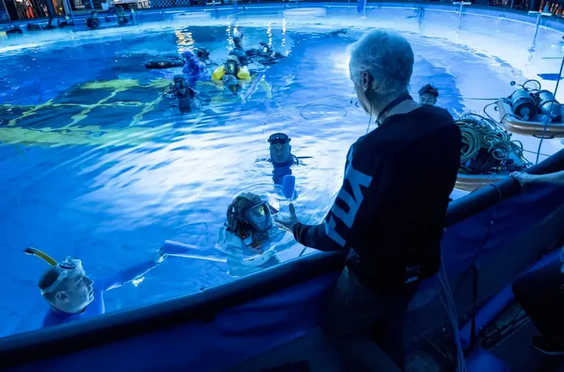James Cameron (d) durante el rodaje de la pel&iacute;cula "Avatar: El sentido del agua". EFE/ Mark Fellman / 20th Century Studios