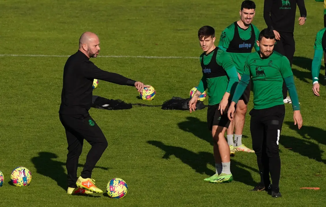 Vista de un entrenamiento del Racing de Santander. / Alerta