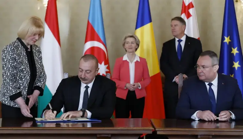 Firma del acuerdo para la construcci&oacute;n de un cable submarino. EFE/EPA/Robert Ghement