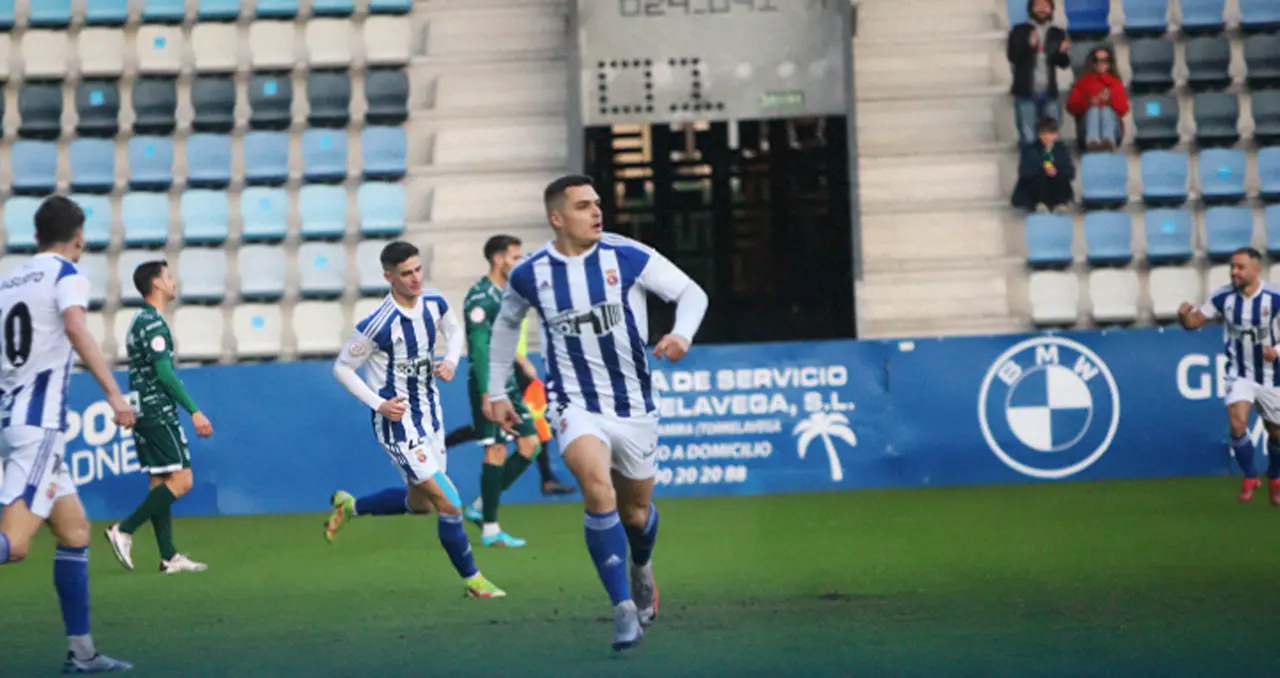 Varios jugadores de la Gimn&aacute;stica celebran uno de los tantos en El Malec&oacute;n / Alerta