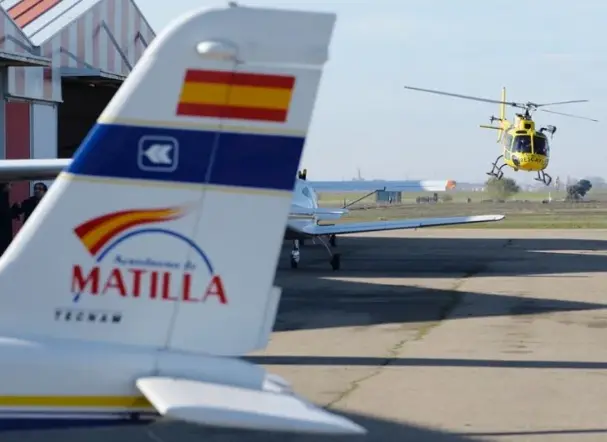 La Guardia Civil y el Ej&eacute;rcito del Aire participan en un operativo de b&uacute;squeda de un ultraligero ocupado por dos personas y desaparecido desde ayer por la tarde, tras despegar del aer&oacute;dromo de Matilla de los Ca&ntilde;os (Valladolid). EFE/ Nacho Gallego