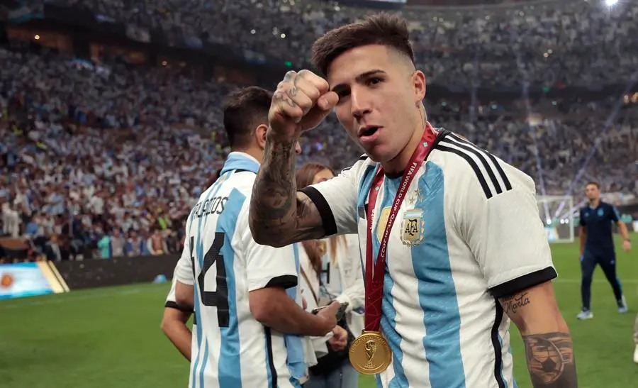 Enzo Fern&aacute;ndez de Argentina reacciona ayer, tras ser campeones del mundo en la final del Mundial de F&uacute;tbol Qatar 2022 entre Argentina y Francia en el estadio de Lusail (Catar). EFE/ Juan Ignacio Roncoroni