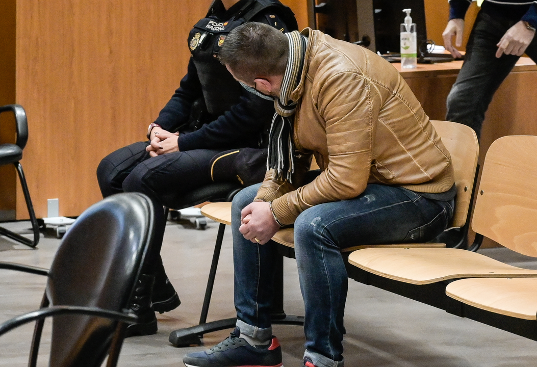 A Coru&ntilde;a.-
Juicio contra Jos&eacute; Enrique Abu&iacute;n Geyconocido como 'El Chicle' (foto) y condenado a prisi&oacute;n permanente revisable por el crimen de Diana Querpor la presunta agresi&oacute;n sexual a su cu&ntilde;ada cuando esta ten&iacute;a 17 a&ntilde;os
22/11/2022
Foto: M. Dylan / Europa Press