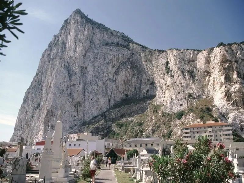 Gibraltar logra el compromiso de Londres de que consultar&aacute;n cualquier futuro acuerdo de libre comercio