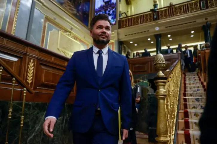 El portavoz de ERC Gabriel Rufi&aacute;n a su llegada al Congreso de los Diputados para asistir a la sesi&oacute;n de control, este mi&eacute;rcoles. EFE/ Juan Carlos Hidalgo