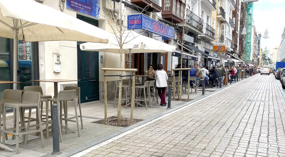 Panor&aacute;mica de la t&iacute;pica calle de Pe&ntilde;a Herbosa, en Santander, que acoger&aacute; la &lsquo;Tardebuena&rsquo;. / Lucio V. del Campo
