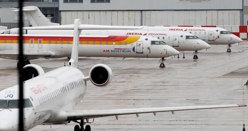 Imagen de archivo de aviones de Air Nostrum.EFE/Miguel Angel Polo