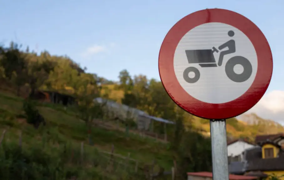 Un se&ntilde;alizaci&oacute;n de tractor.