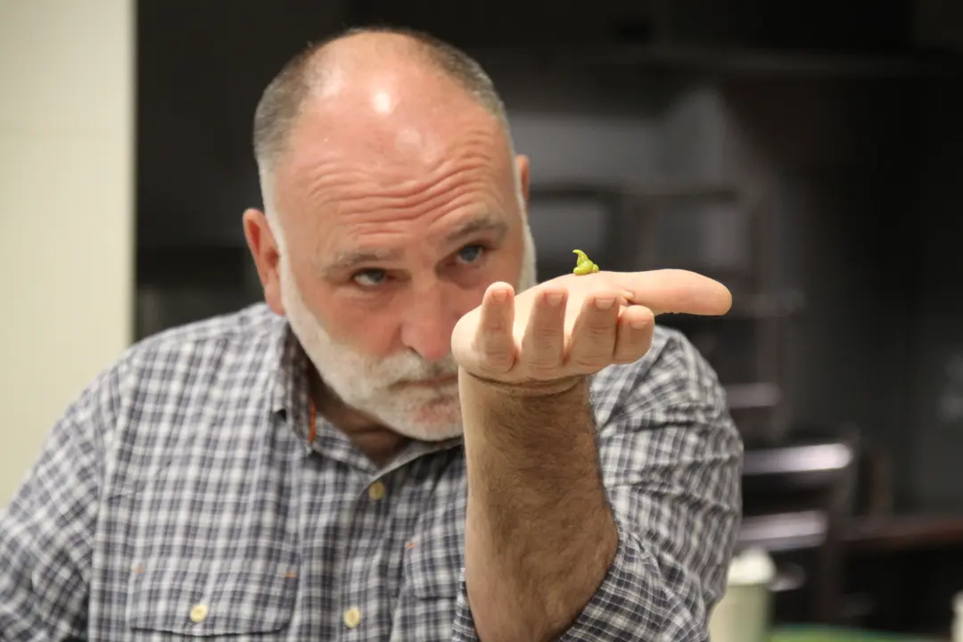-El afamado chef Jos&eacute; Andr&eacute;s ha embarcado a sus tres hijas estadounidenses en un viaje por Espa&ntilde;a
