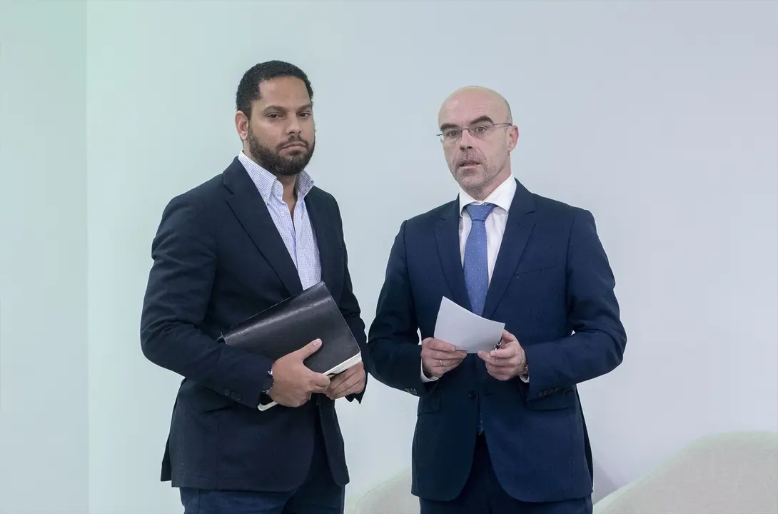 El secretario general de Vox y portavoz del GP en el parlamento de Catalu&ntilde;a, Ignacio Garriga (i), y el vicepresidente de Acci&oacute;n Pol&iacute;tica y eurodiputado de Vox, Jorge Buxad&eacute; (d). E.P. / Alberto Ortega