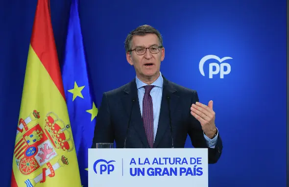 El l&iacute;der del Partido Popular, Alberto N&uacute;&ntilde;ez Feij&oacute;o, hace balance de 2022, su primer a&ntilde;o al frente del partido y de la oposici&oacute;n tras sustituir a Pablo Casado, durante una rueda de prensa celebrada este jueves en la sede del partido en Madrid. EFE/ Fernando Alvarado