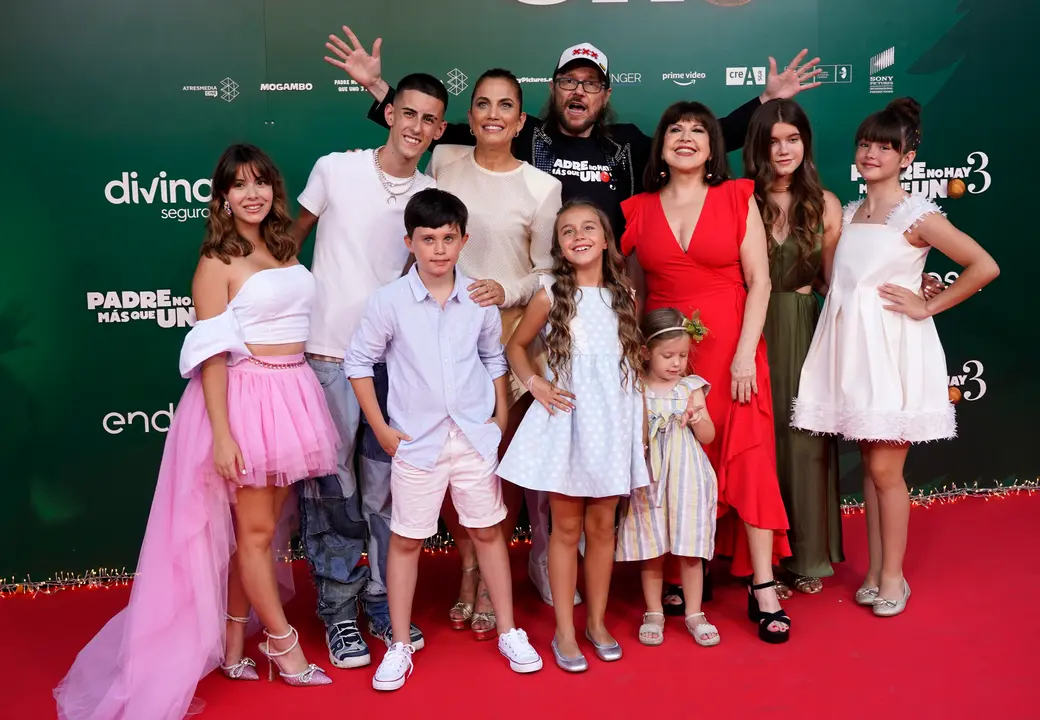 El elenco de la pel&iacute;cula 'Padre no hay m&aacute;s que uno 3' posan para los medios en estreno, una comedia familiar dirigida por Santiago Segura, que se celebra en los cines Callao, a 12 de julio de 2022, en Madrid. EP
