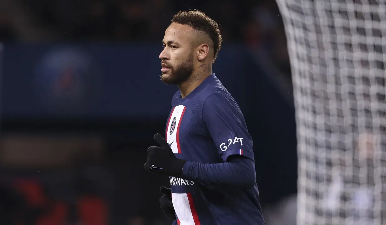 Neymar durante un partido de la liga francesa de f&uacute;tbol.  AFP7