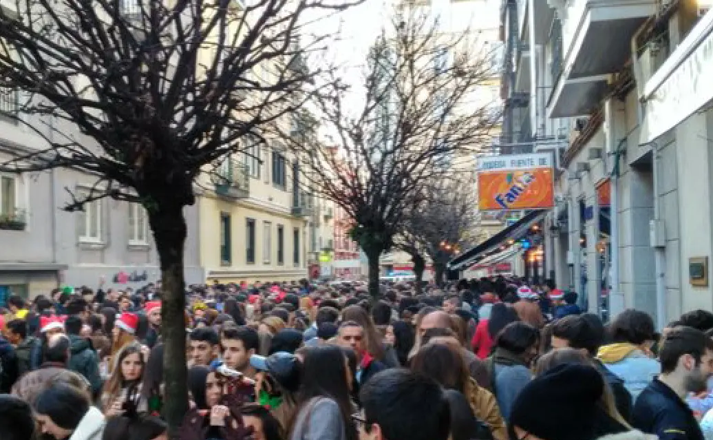Vecinos y turistas disfrutan de la 'Tardebuena' en Pe&ntilde;a Herbosa