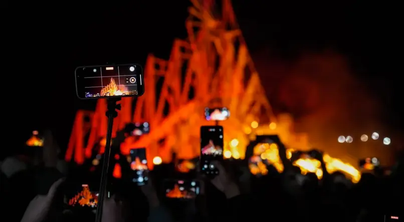Imagen de un festival de fuegos artificiales en la localidad china de Qinhuangdao. EFE/EPA/Wu Hao