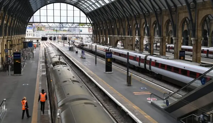 Estaci&oacute;n de tren en Londres, en una imagen de archivo. EFE/EPA/Neil Hall