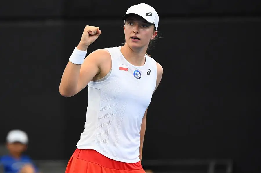 La polaca Iga Swiatek, durante su partido ante la italiana Martina Trevisan en la eliminatoria de la United Cup disputada en Brisbane, Australia. EFE