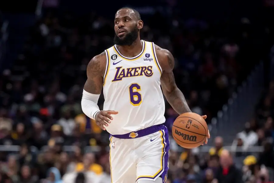El alero de Los Angeles Lakers LeBron James , en una fotograf&iacute;a de archivo. EFE / Michael Reynolds