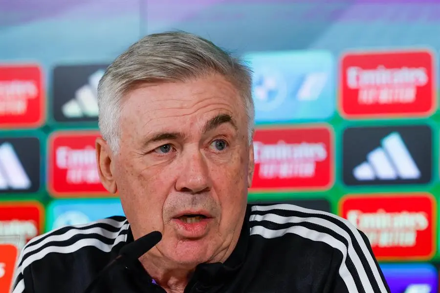 El entrenador italiano del Real Madrid Carlo Ancelotti durante una rueda de prensa. EFE/J.J. Guill&eacute;n