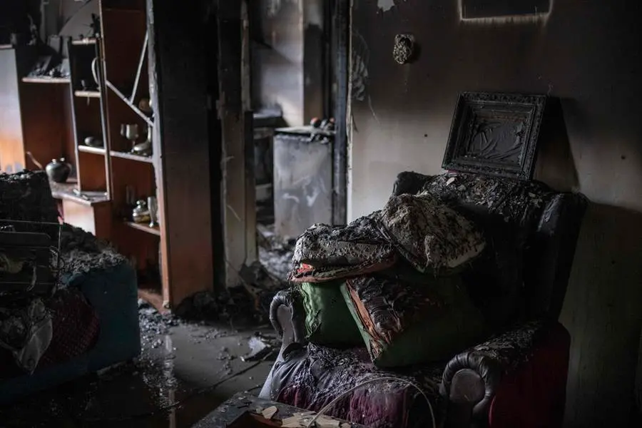 El interior de la vivienda incendiada este s&aacute;bado en Ourense en la que han fallecido dos mujeres de 50 y 71 a&ntilde;os. EFE/ Brais Lorenzo