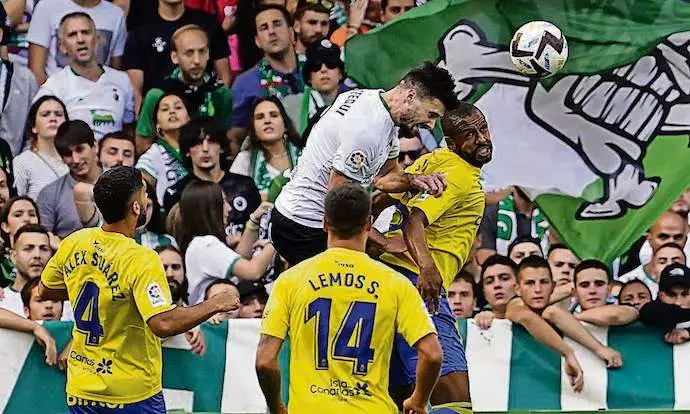 Imagen del partido entre Racing y Las Palmas en El Sardinero. / RRC