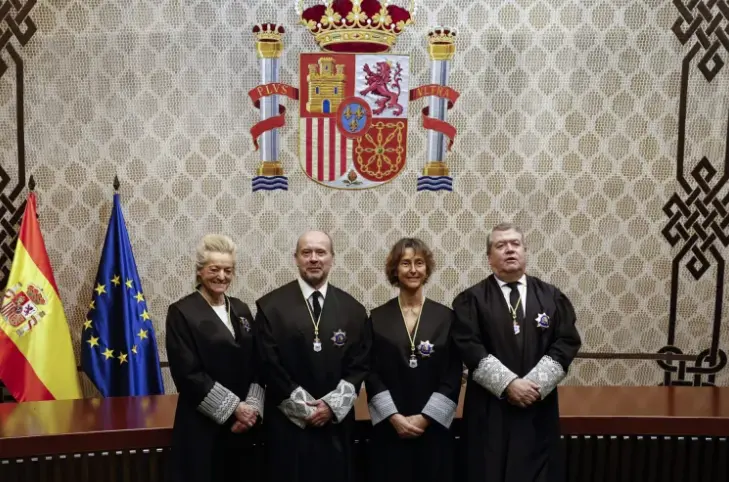 Toma de posesi&oacute;n como nuevos magistrados del Tribunal Constitucional. EFE / Chema Moya
