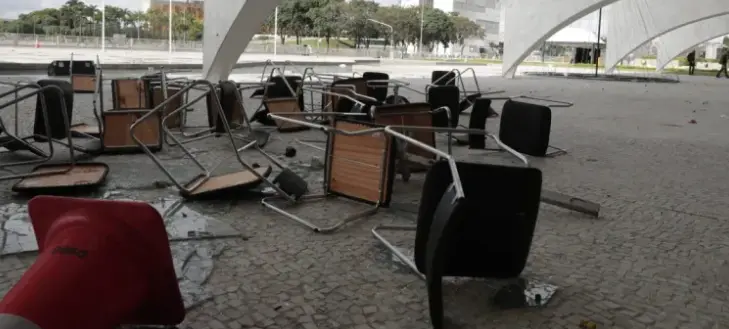 Fotograf&iacute;a que muestra los destrozos en el Palacio de Planalto tras la invasi&oacute;n por parte de manifestantes bolsonaristas de los edificios gubernamentales en Brasilia (Brasil). EFE/ Andr&eacute; Coelho