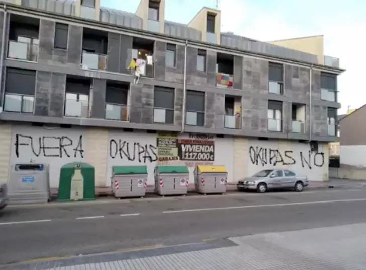 La convivencia en el edificio Paseo del Norte, en Sierrapando. / EP