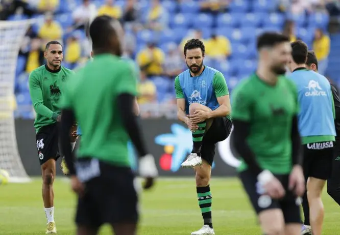 Germ&aacute;n, calentando con sus compa&ntilde;eros en el estadio Gran Canaria. / LA LIGA