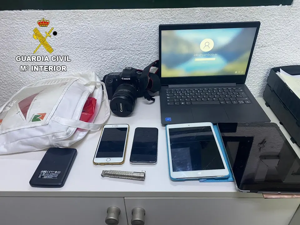 Efectos recuperados por la Guardia Civil tras la detenci&oacute;n de 8 personas por 33 robos con fuerza. E.P.
