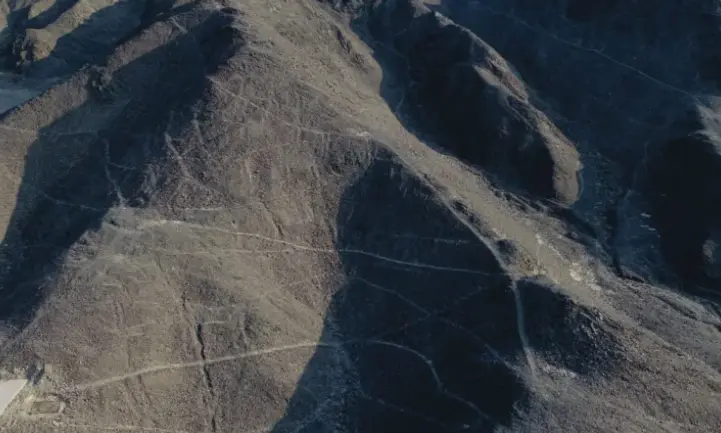 Vista a&eacute;rea de un grupo de figuras pertenecientes a las l&iacute;neas de Nazca, en el desierto de la regi&oacute;n Ica, al sur de Lima (Per&uacute;), descubiertas por un grupo de investigadores japoneses de la Universidad de Yamagata. EFE/ Universidad Yamagata