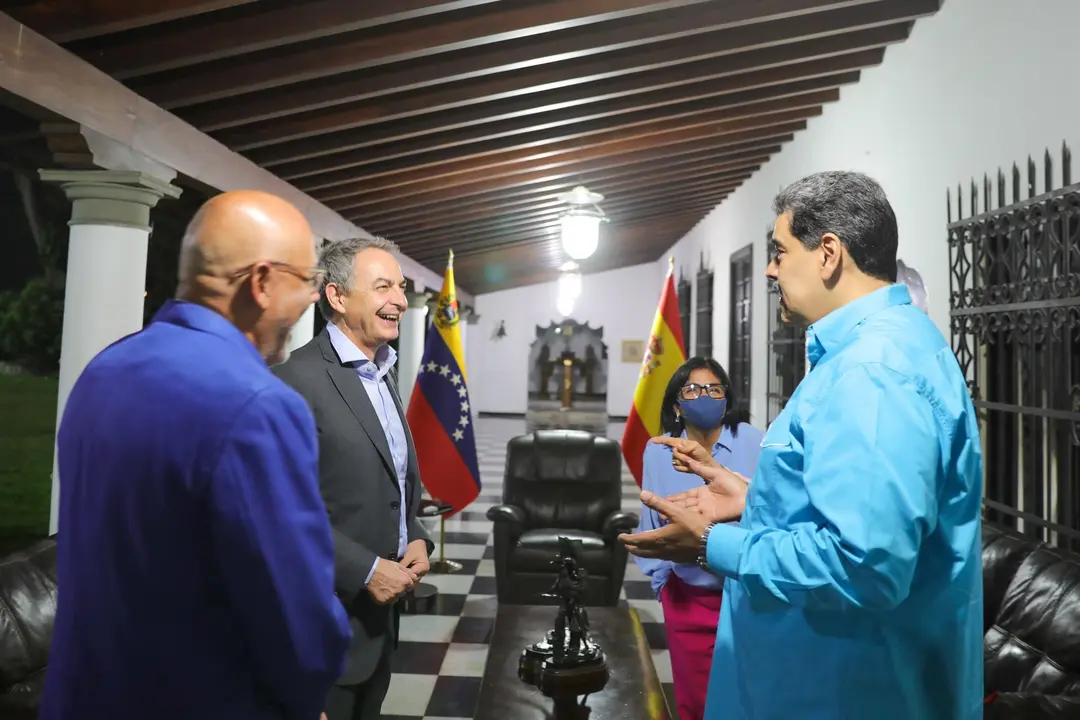 Cargar m&aacute;is
El presidente de Venezuela, Nicol&aacute;s Maduro, recibe al expresidente espa&ntilde;ol Jos&eacute; Luis Rodr&iacute;guez Zapatero.