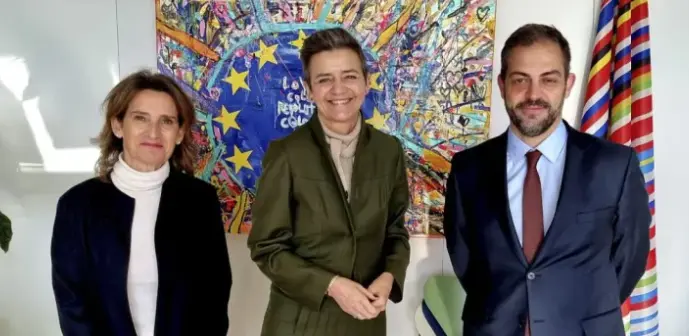La vicepresidenta tercera del Gobierno de Espa&ntilde;a y ministra para la Transici&oacute;n Ecol&oacute;gica y Reto Demogr&aacute;fico, Teresa Ribera (i), y el ministro de Medio Ambiente y Acci&oacute;n Clim&aacute;tica de Portugal, Jos&eacute; Duarte Cordeiro (d), hoy en Bruselas. EFE/ Ministerio Para La Transici&oacute;n Ecol&oacute;gica Y El Reto Demogr&aacute;fico