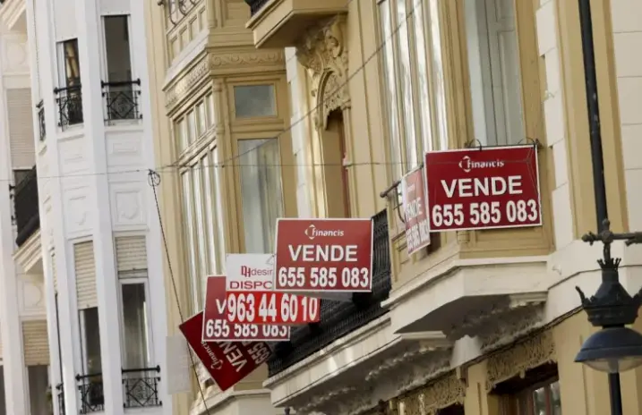 Un inmueble disponible para su compra en Valencia. EFE/Biel Ali&ntilde;o