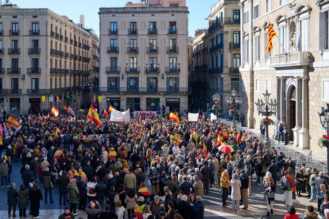 Unas 500 personas protestan en Barcelona contra la "deriva" del Gobierno, seg&uacute;n el Ayuntamiento. E.P. / Lorena Sopena