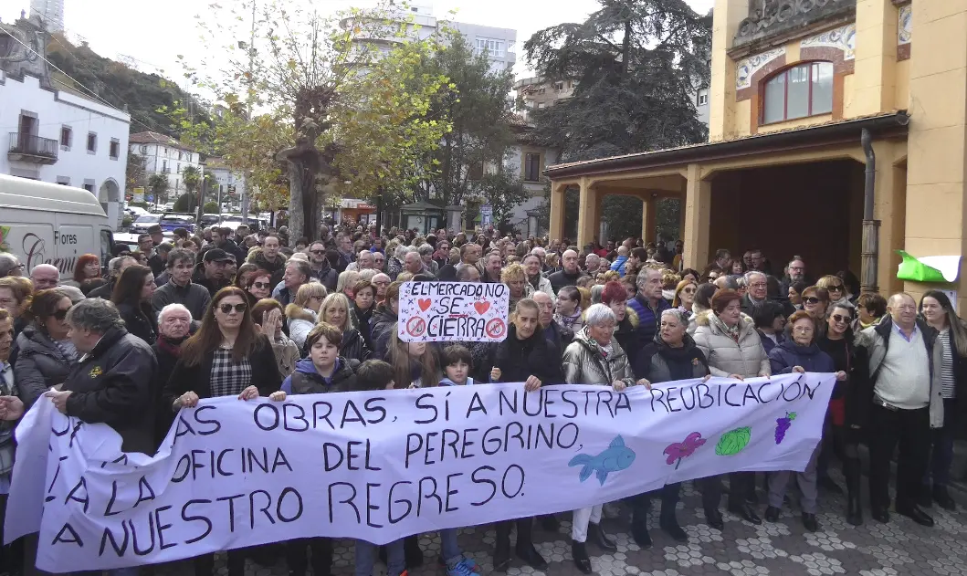 La nefasta gesti&oacute;n del caso &ldquo;Mercado de Abastos&rdquo; de Laredo y el trato prepotente y caciquil del Teniente Alcalde del PRC, hacia las 8 familias asentadoras de la instalaci&oacute;n, le obligan a dimitir o a que sea cesado de inmediato, exige Vox.