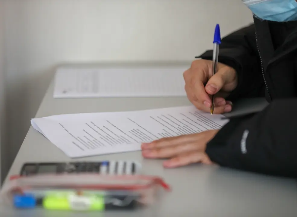 Un alumno mientras realiza un examen. E.P. / Marta Fern&aacute;ndez
