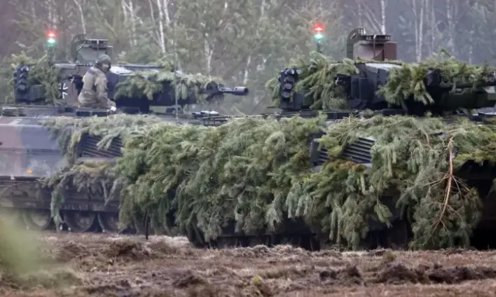 Tanques del Ej&eacute;rcito alem&aacute;n, este jueves. EFE / Hannibal Hanckschke