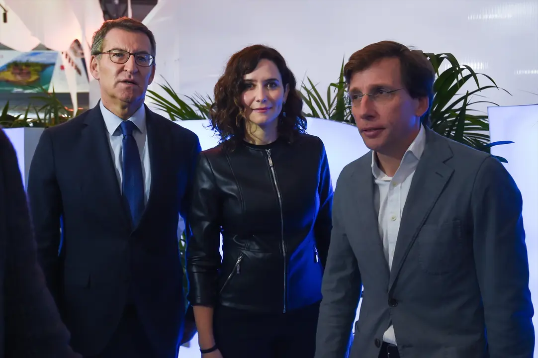 (I-D) El l&iacute;der del PP, Alberto N&uacute;&ntilde;ez Feij&oacute;o, la presidenta de la Comunidad de Madrid, Isabel D&iacute;az Ayuso, y el alcalde de Madrid, Jos&eacute; Luis Mart&iacute;nez-Almeida. E.P. / Gustavo Valiente