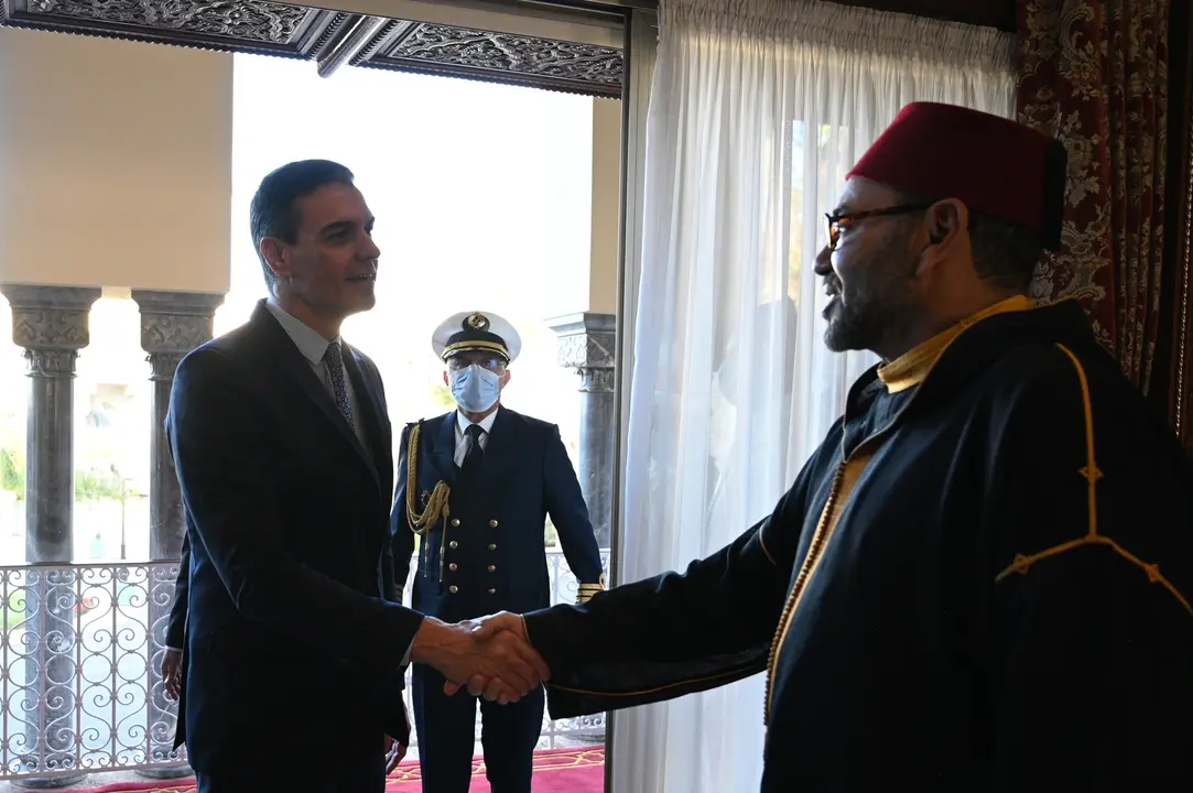 El presidente del Gobierno, Pedro S&aacute;nchez, durante su reuni&oacute;n con el Rey Mohamed VI en Rabat en abril de 2022. E.P. / Borja Puidg de la Bellacasa