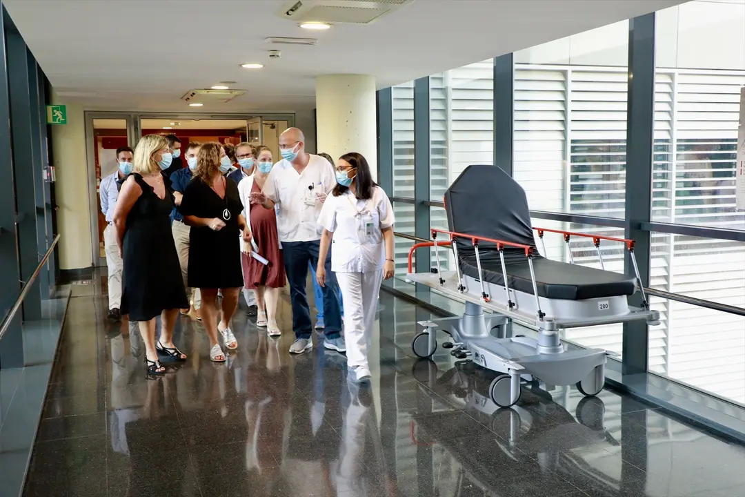 La consellera de Salud, Patricia G&oacute;mez, y la presidenta del Govern, Francina Armengol, en una visita al Hospital Son Espases. E.P.