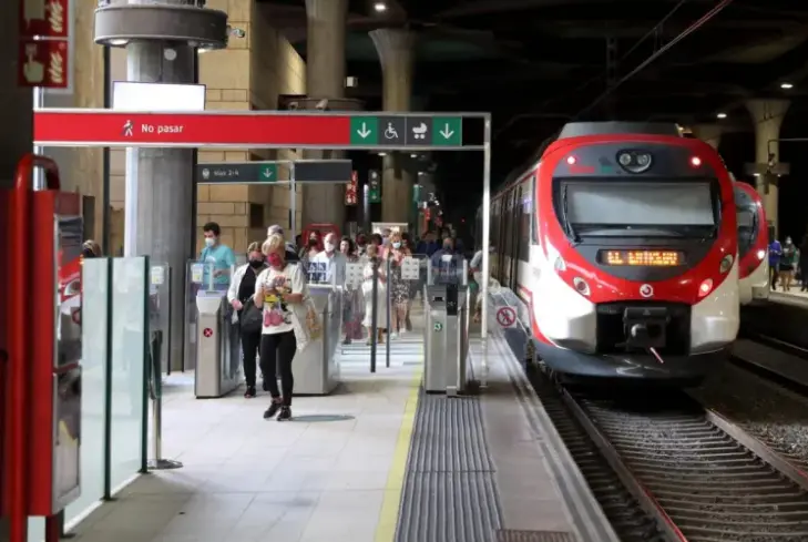 La estaci&oacute;n de Renfe en Oviedo, en una imagen de archivo. EFE / J.L. Cereijido