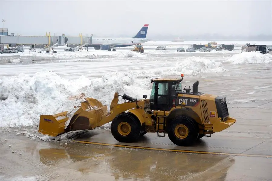 Un aeropuerto de EE.UU. afectado por una tormenta. EFE/Shawn Thew