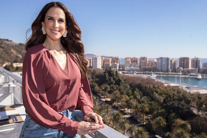 La cantante y actriz Nuria Ferg&oacute;, posa en una entrevista para EFE en un hotel de M&aacute;laga. Ferg&oacute;, que se mete en la piel de Sara Montiel en el espect&aacute;culo teatral y musical "Mi &uacute;ltima noche con Sara" afirma que en tiempos actuales la artista manchega "habr&iacute;a llegado adonde hubiera querido, en una entrevista con EFE, en M&aacute;laga. EFE/Jorge Zapata.
