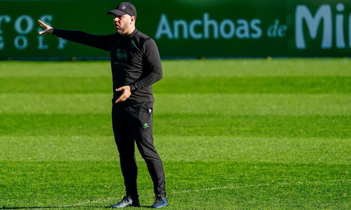El entrenador del Racing, Jos&eacute; Alberto