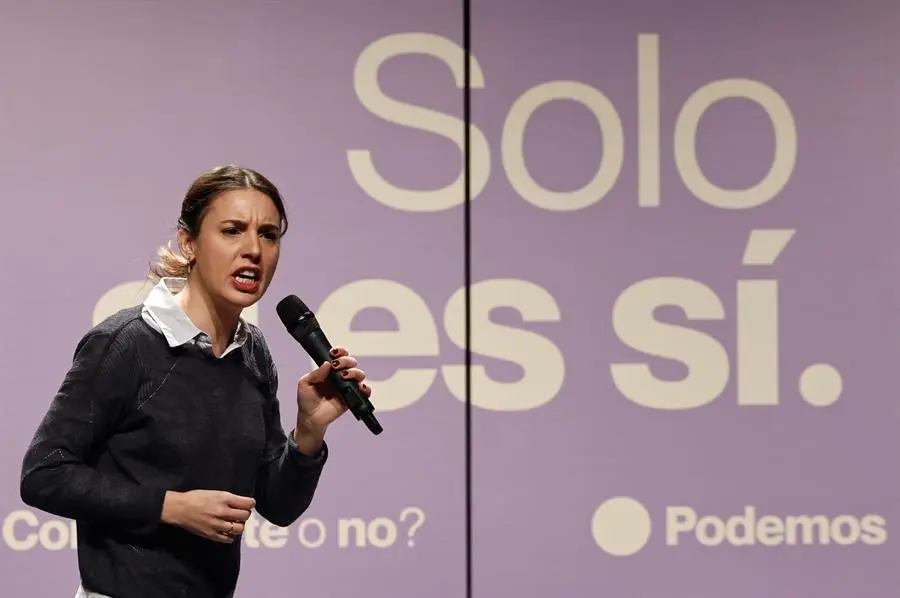 La ministra de Igualdad, Irene Montero, participa en el acto "&iquest;Consentiste o no? Solo s&iacute; es s&iacute;", organizado por Podemos en medio del debate sobre la reforma de la ley que mantienen con el PSOE. EFE/ Sergio Perez